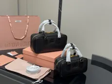 ミュウミュウバッグ Miu Miu 2025新作 ブリーフケース