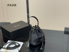 プラダバッグ PRADA 2025新作 バケットバッグ