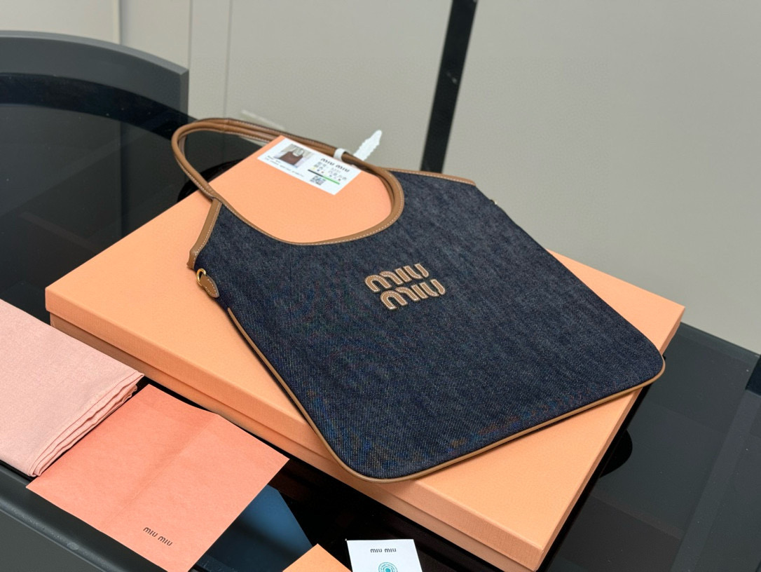 ミュウミュウバッグ Miu Miu 2025新作 トートバッグ