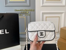 シャネルバッグ CHANEL 2025新作 小さなハンドバッグ
