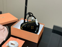 ミュウミュウバッグ Miu Miu 2025新作 小さなハンドバッグ ミュウミュウバッグ Miu Miu 2025新作 小さなハンドバッグ