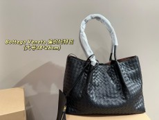 ボッテガヴェネタバッグ BOTTEGA VENETA 2025新作 トートバッグ