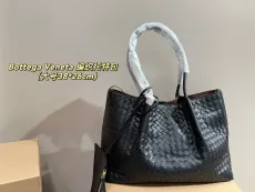 ボッテガヴェネタバッグ BOTTEGA VENETA 2025新作 トートバッグ