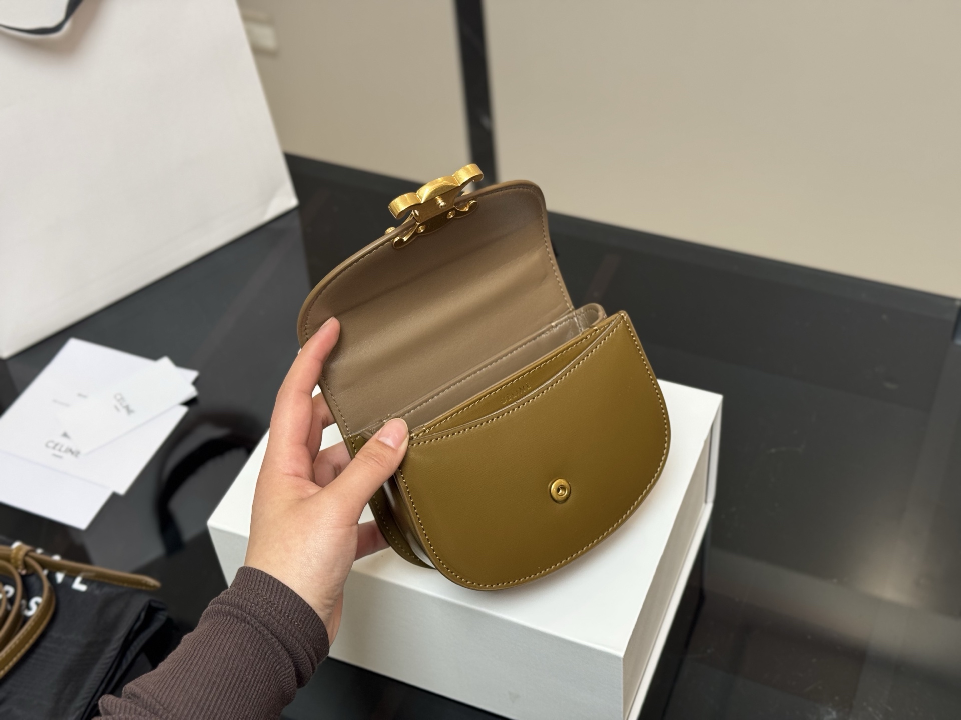 セリーヌバッグ CELINE 2025新作 小さなハンドバッグ