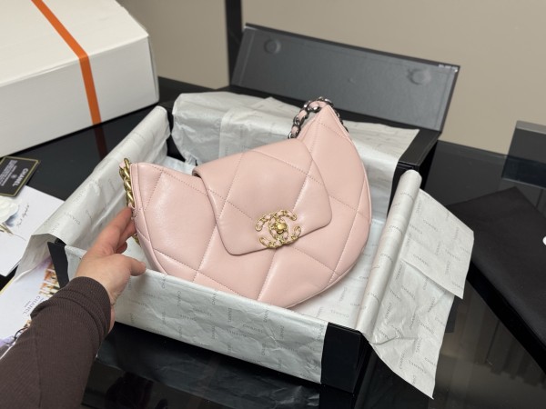 シャネルバッグ CHANEL 2025新作 アンダーアームバッグ