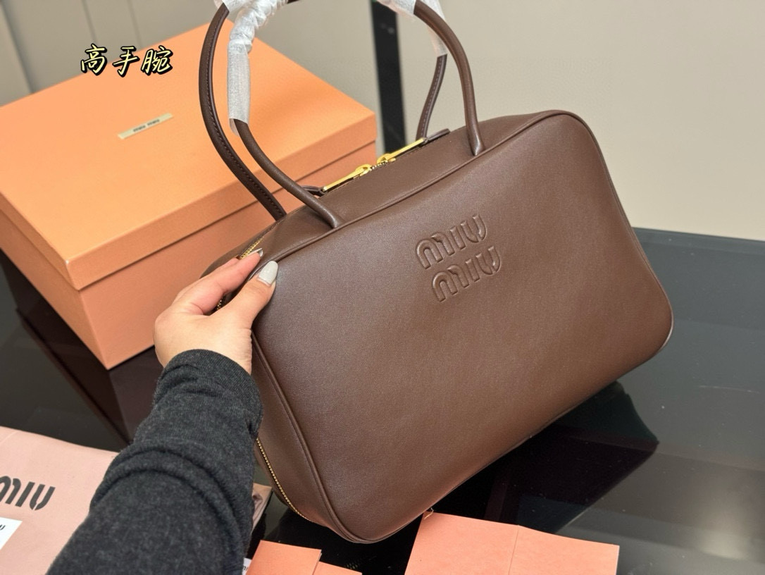 ミュウミュウバッグ Miu Miu 2025新作 ブリーフケース