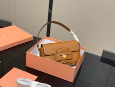 ミュウミュウバッグ Miu Miu 2025新作 クロスボディバッグ