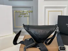 プラダバッグ PRADA 2025新作 三角バッグ