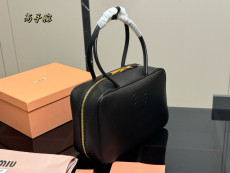 ミュウミュウバッグ Miu Miu 2025新作 ブリーフケース