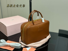 ミュウミュウバッグ Miu Miu 2025新作 ブリーフケース
