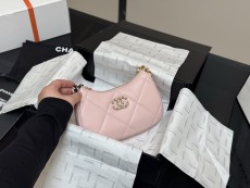 シャネルバッグ CHANEL 2025新作 アンダーアームバッグ