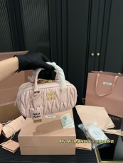 ミュウミュウバッグ Miu Miu 2025新作 パケット