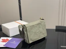 シャネルバッグ CHANEL 2025新作 メッセンジャーバッグ