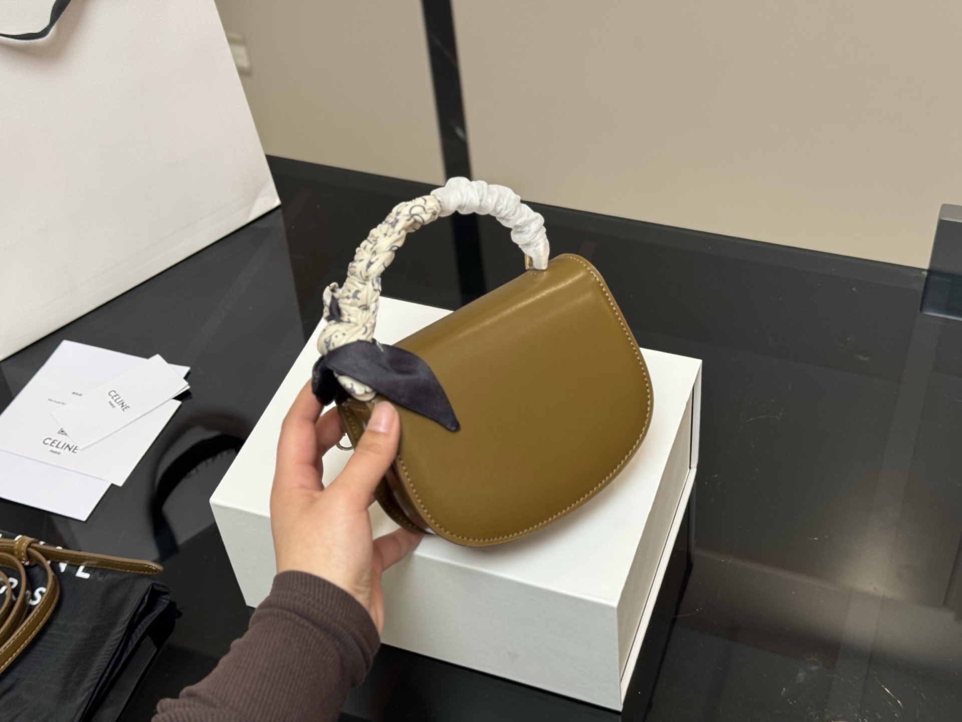 セリーヌバッグ CELINE 2025新作 小さなハンドバッグ