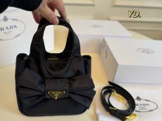 プラダバッグ PRADA 2025新作 小さなハンドバッグ