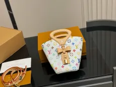 ルイヴィトンバッグ LOUIS VUITTON 2025新作 バケットバッグ