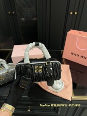 ミュウミュウバッグ Miu Miu 2025新作 ハンドバッグ