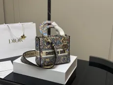 ディオールバッグ DIOR 2025新作 ダイアナ妃バッグ
