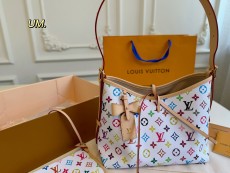 ルイヴィトンバッグ LOUIS VUITTON 2025新作 アンダーアームバッグ