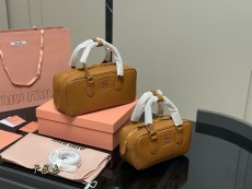 ミュウミュウバッグ Miu Miu 2025新作 ブリーフケース