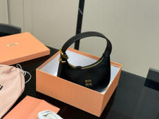 ミュウミュウバッグ Miu Miu 2025新作 ハンドバッグ
