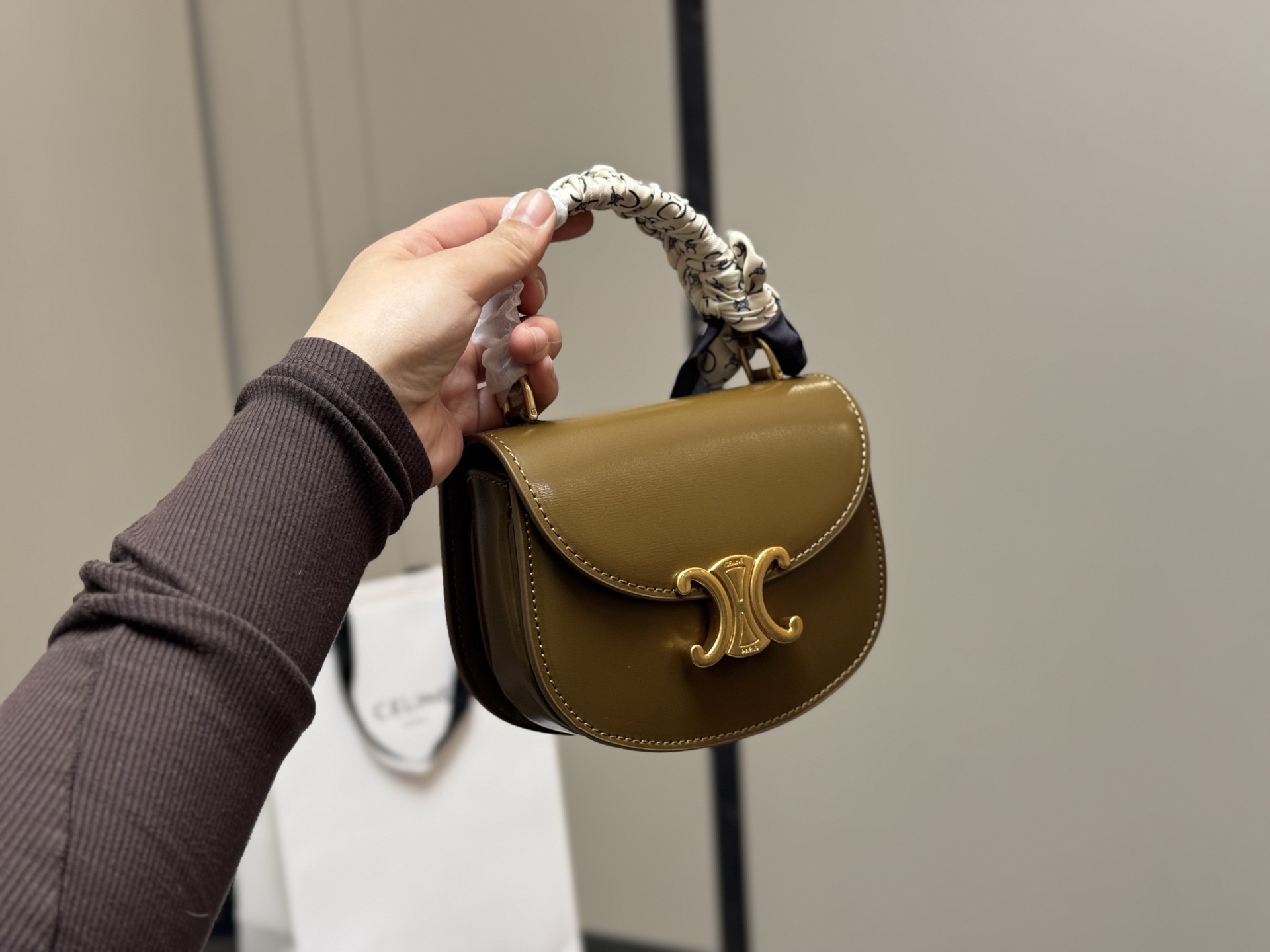 セリーヌバッグ CELINE 2025新作 小さなハンドバッグ