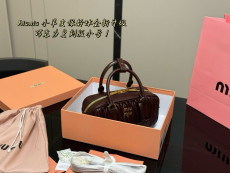 ミュウミュウバッグ Miu Miu 2025新作 小さなハンドバッグ