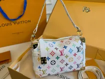 ルイヴィトンバッグ LOUIS VUITTON 2025新作 パケット