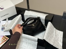 シャネルバッグ CHANEL 2025新作 ハンドチェーンバッグ