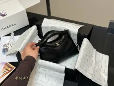 シャネルバッグ CHANEL 2025新作 ハンドチェーンバッグ