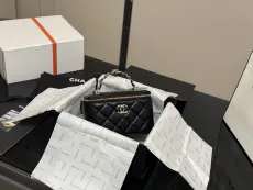 シャネルバッグ CHANEL 2025新作 化粧ポーチ