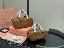 ミュウミュウバッグ Miu Miu 2025新作 ブリーフケース
