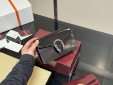 グッチバッグ GUCCI 2025新作 ハンドバッグ