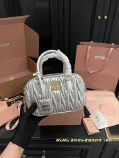 ミュウミュウバッグ Miu Miu 2025新作 パケット