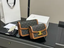 セリーヌバッグ CELINE 2025新作 封筒パッケージ