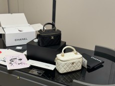 シャネルバッグ CHANEL 2025新作 化粧ポーチ