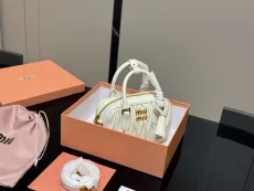 ミュウミュウバッグ Miu Miu 2025新作 小さなハンドバッグ