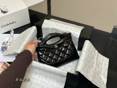 シャネルバッグ CHANEL 2025新作 ハンドチェーンバッグ