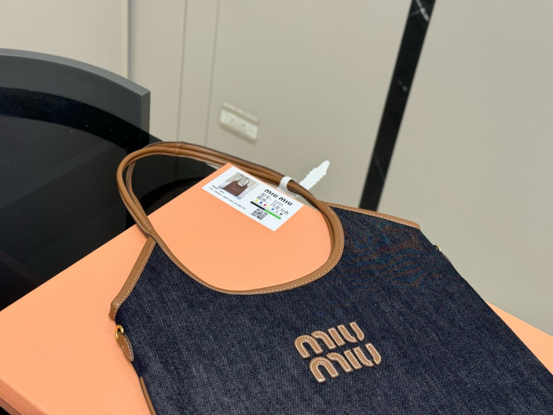 ミュウミュウバッグ Miu Miu 2025新作 トートバッグ