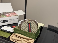 グッチバッグ GUCCI 2025新作 ハンドバッグ