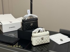シャネルバッグ CHANEL 2025新作 ハンドチェーンバッグ