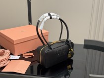 ミュウミュウバッグ Miu Miu 2025新作 ブリーフケース