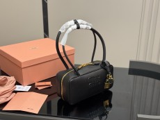 ミュウミュウバッグ Miu Miu 2025新作 ブリーフケース