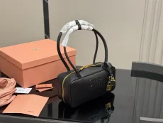 ミュウミュウバッグ Miu Miu 2025新作 ブリーフケース