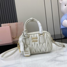 ミュウミュウバッグ Miu Miu 高品質 2025新作 クロスボディバッグ