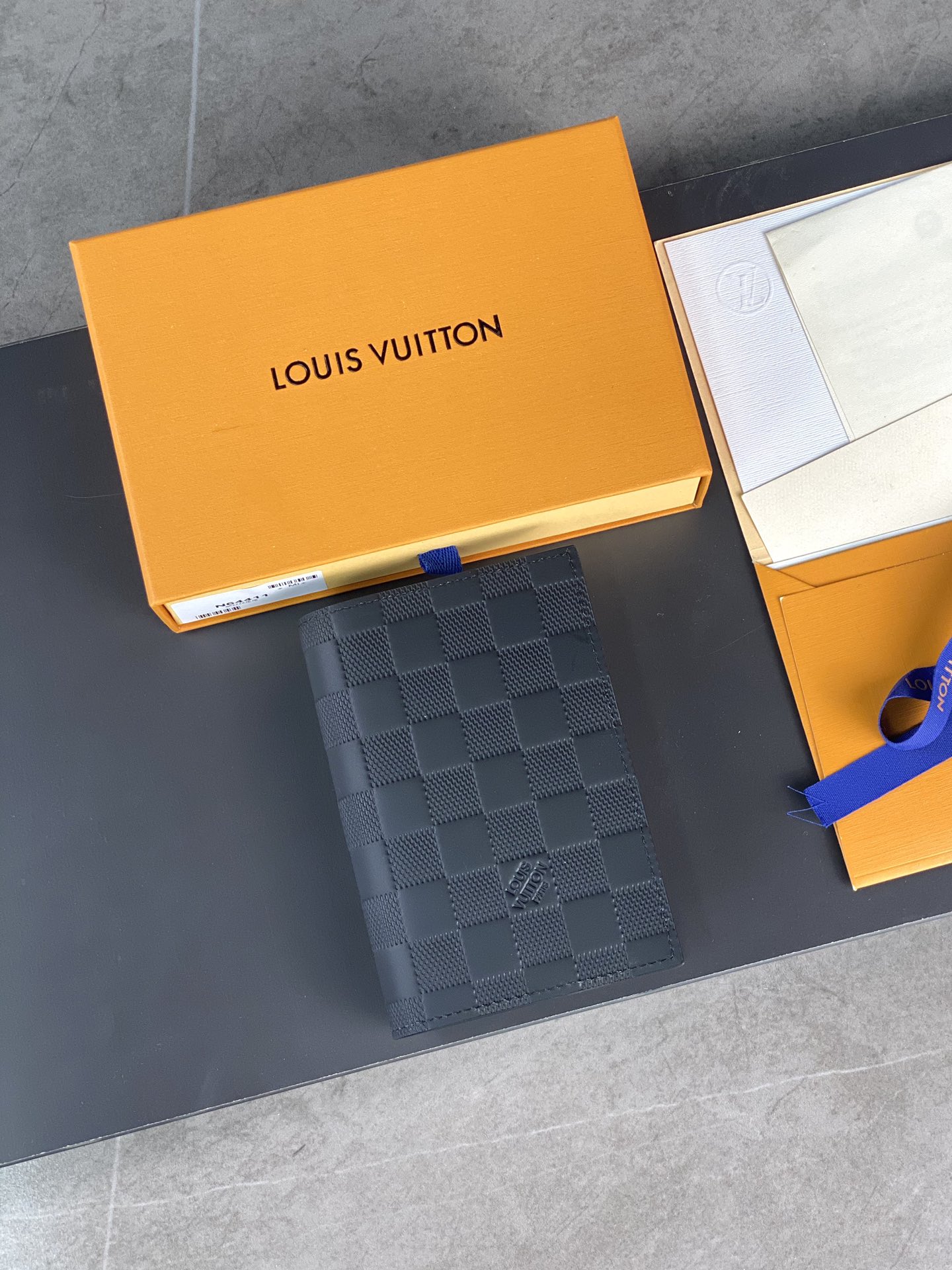 ルイヴィトンバッグ LOUIS VUITTON 高品質 2025新作 パスポートホルダー M64411