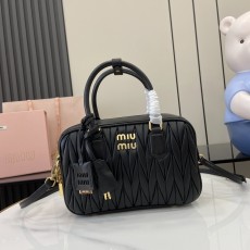 ミュウミュウバッグ Miu Miu 高品質 2025新作 クロスボディバッグ