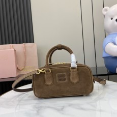 ミュウミュウバッグ Miu Miu 高品質 2025新作 クロスボディバッグ