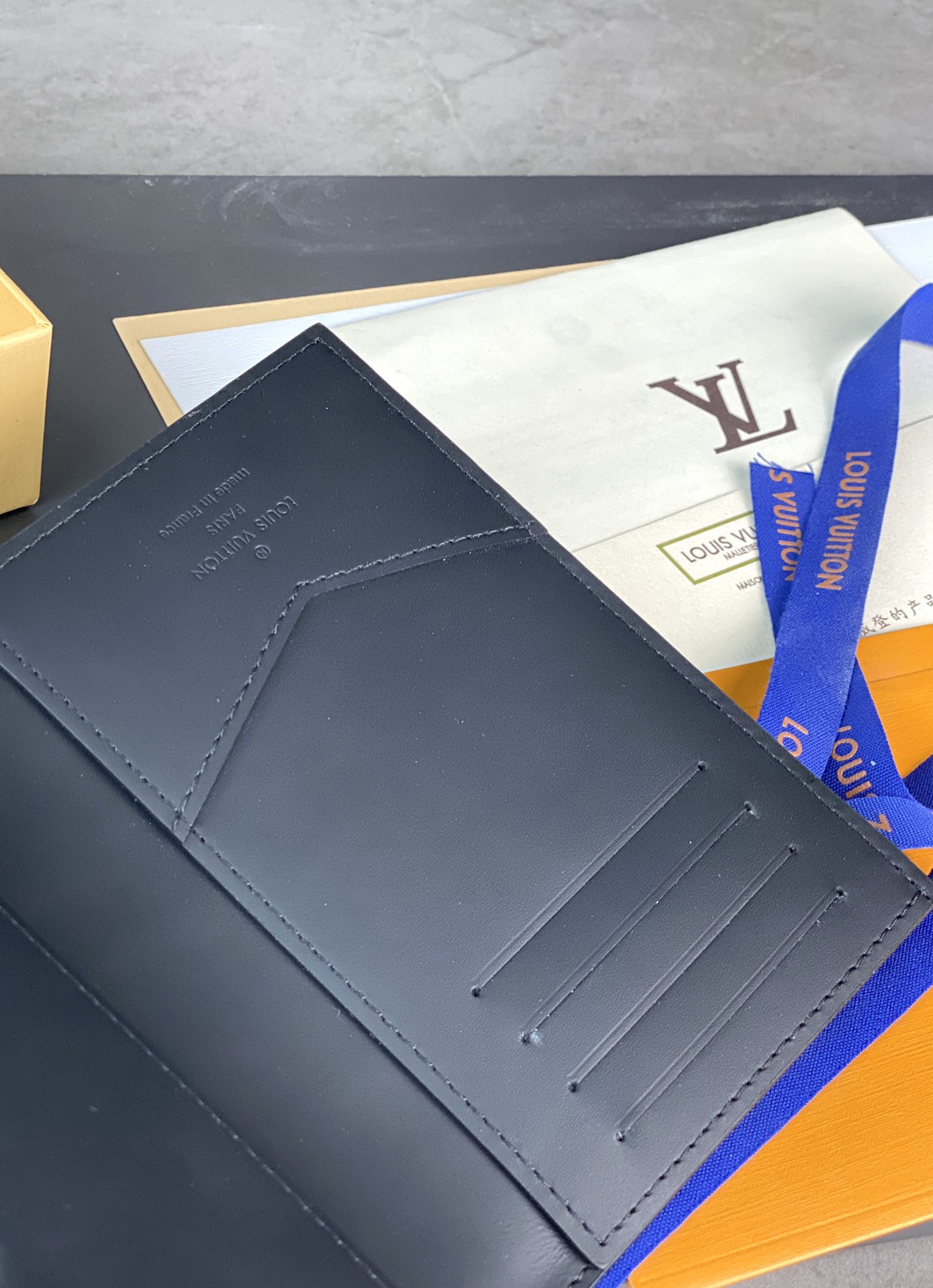 ルイヴィトンバッグ LOUIS VUITTON 高品質 2025新作 パスポートホルダー M64411