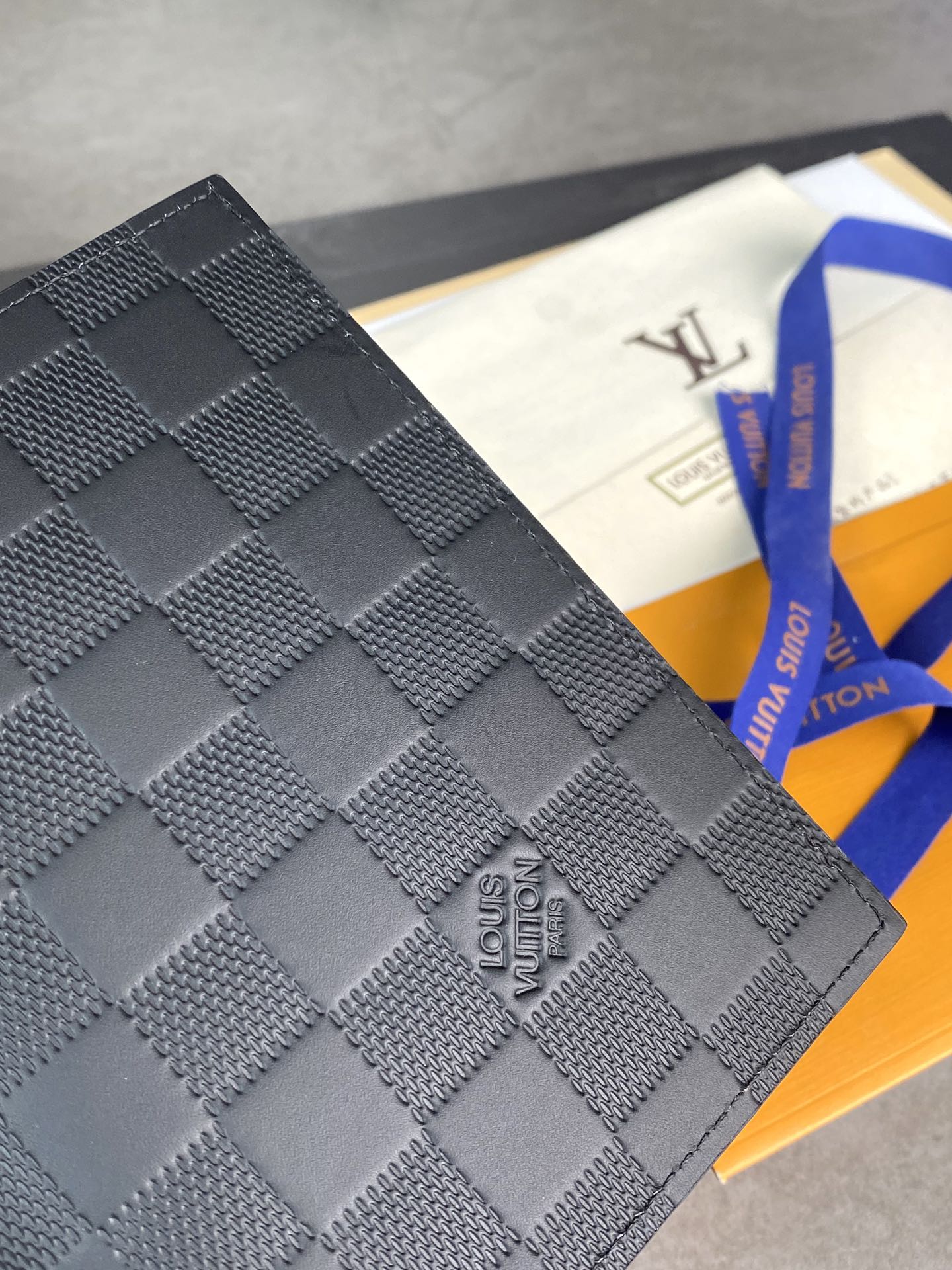 ルイヴィトンバッグ LOUIS VUITTON 高品質 2025新作 パスポートホルダー M64411